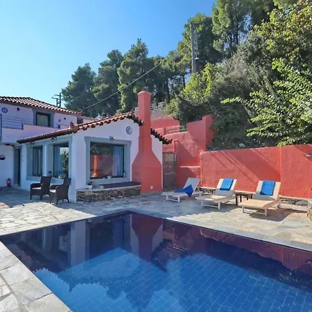 Margarita Villa *